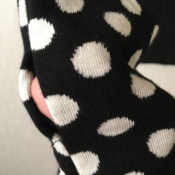 ふんわりウール手袋付き長袖タートルカットソー　黒×黒白水玉Ｆ 3枚目の画像