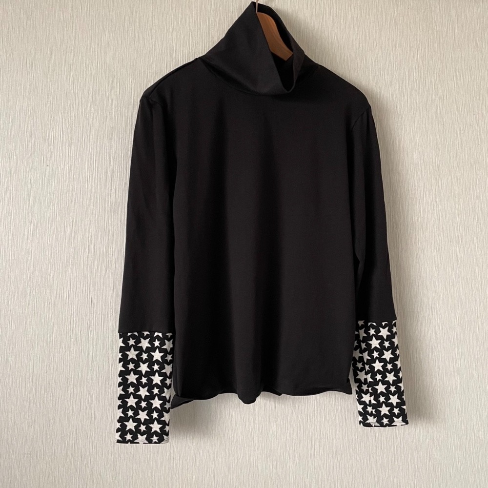コットン手袋付き長袖タートルカットソー　黒×黒白星柄Ｆ