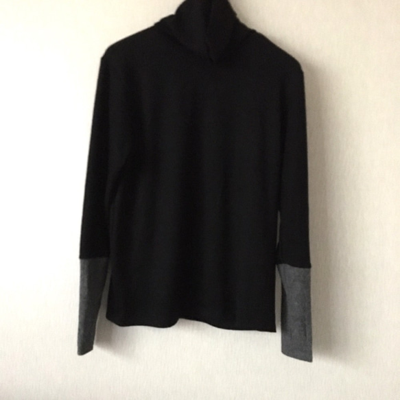 ふんわりウール手袋付き長袖タートルカットソー　黒×杢グレーＦ 5枚目の画像