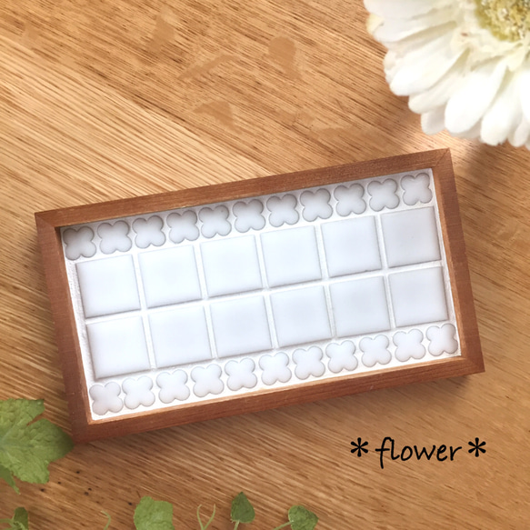 小さなサイズのタイルトレー＊flower &square 1枚目の画像