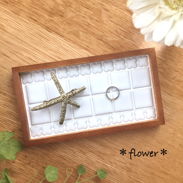 小さなサイズのタイルトレー＊flower &square 2枚目の画像