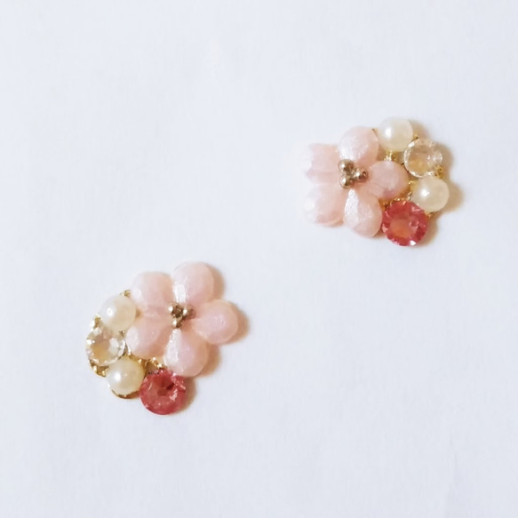 和菓子桜の耳飾り 2枚目の画像