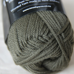 ニュージーランドメリノウール100％　並太8ply　50ｇ玉　olive 2枚目の画像