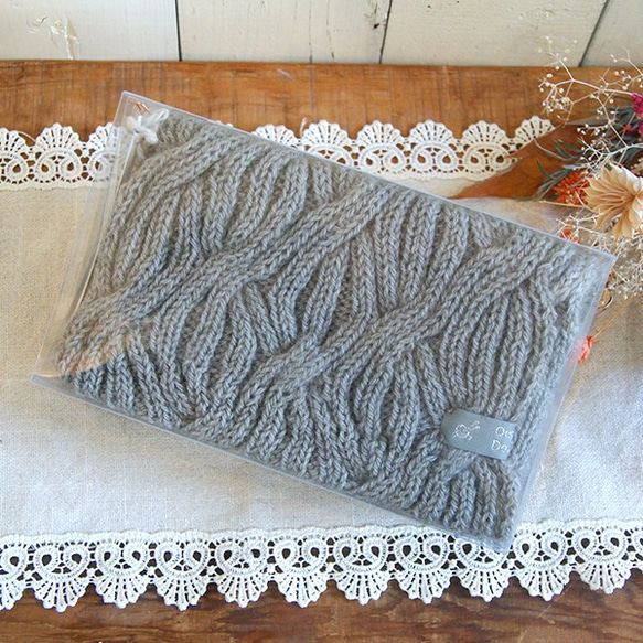 リバーシブルなわ編みのスヌード　ポッサム・メリノ・シルク毛糸　手染め　プラム 7枚目の画像