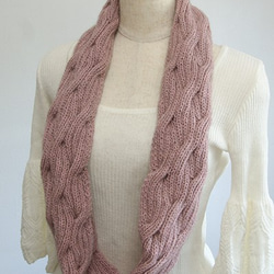 リバーシブルなわ編みのスヌード　ポッサム・メリノ・シルク毛糸　ピオニーピンク 3枚目の画像
