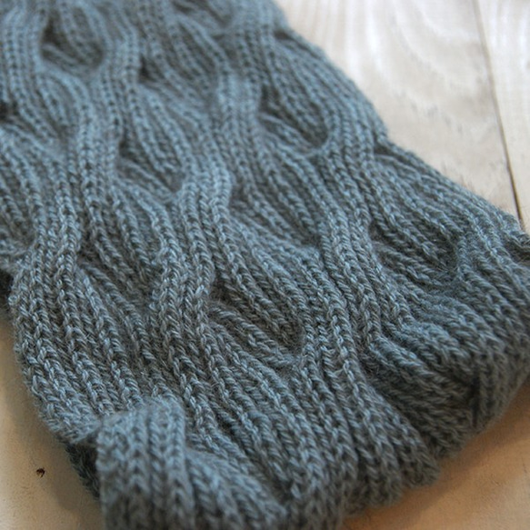 リバーシブルなわ編みのスヌード（B品）　ポッサム・メリノ・シルク毛糸　ダックエッグブルー 2枚目の画像