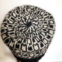 NZポッサム・メリノ・シルク　ニット帽子　編み込みの幾何学模様 4枚目の画像