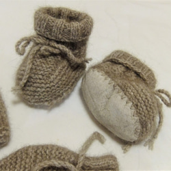 NZポッサム・メリノ・シルク　ベビー用品3点セット（帽子＆ミトン＆ブ―ティ）0～3か月サイズ　ナチュラルベージュ 2枚目の画像