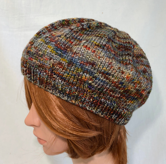 シンプルなメリヤス編みのベレー帽 　NZメリノ100％　手染めマルチカラー　S-Mサイズ 1枚目の画像