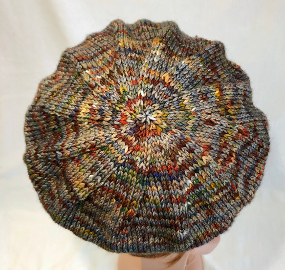 シンプルなメリヤス編みのベレー帽 　NZメリノ100％　手染めマルチカラー　S-Mサイズ 5枚目の画像