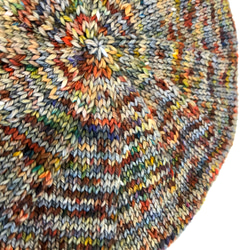シンプルなメリヤス編みのベレー帽 　NZメリノ100％　手染めマルチカラー　S-Mサイズ 6枚目の画像
