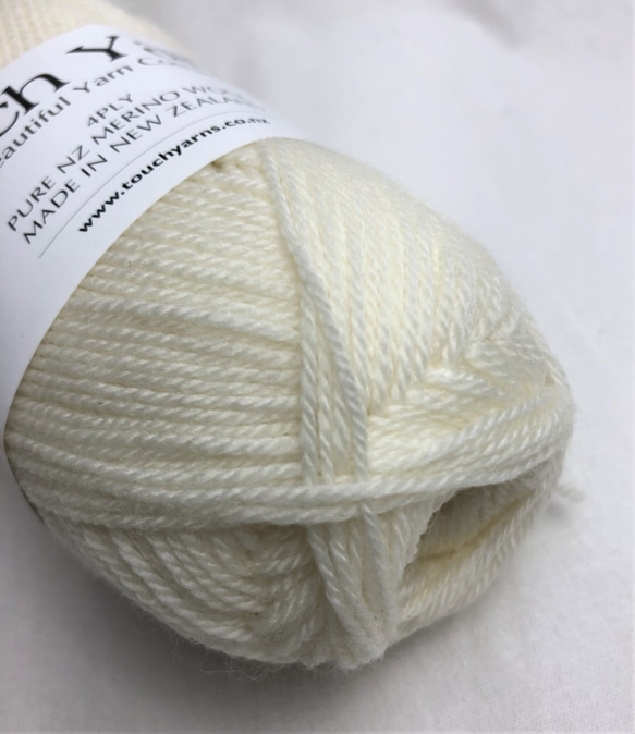 ニュージーランドメリノウール100％中細4ply　50g玉　ナチュラルホワイト Col.203 3枚目の画像