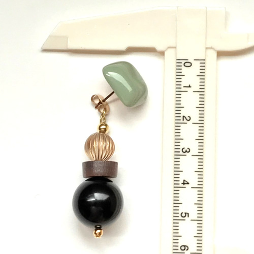 グリーンスクエア×ブラックのアンティーク風大ぶりピアス／イヤリング  