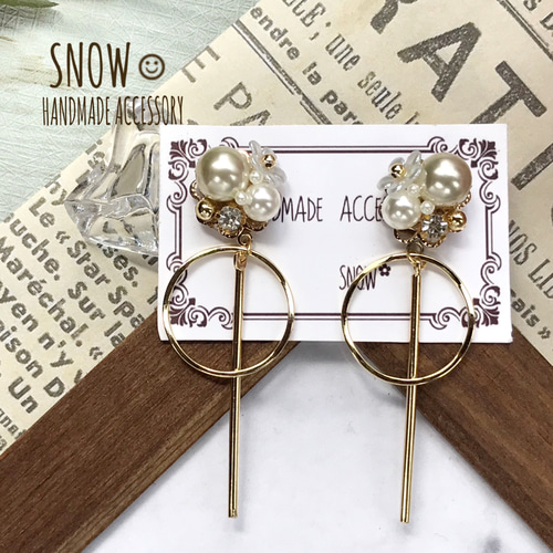 フラワービジュー のフープピアス／イヤリング ピアス（その他） snow  