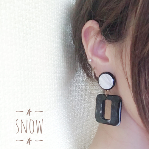 再販☆ホワイト×ブラックのモノトーン大ぶりピアス／イヤリング ピアス  