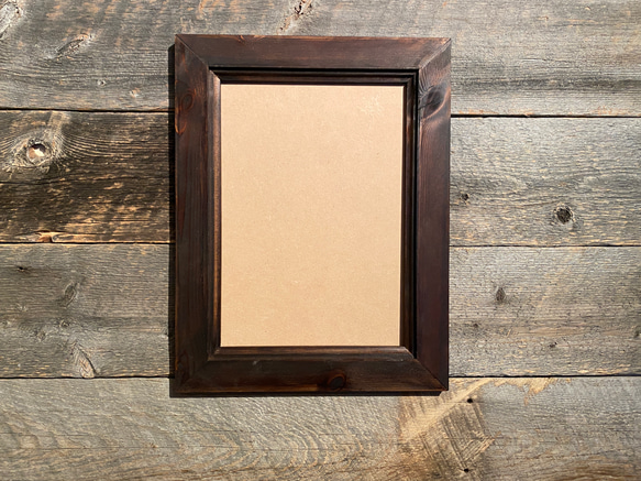 丁寧に描かれています。額縁も重厚感があって雰囲気があります。