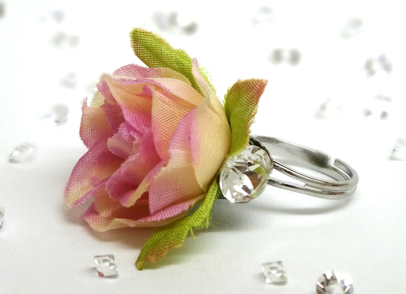 [全６色]造花バラとダイヤカットスワロフスキーのリング（クリームパープル） 1枚目の画像