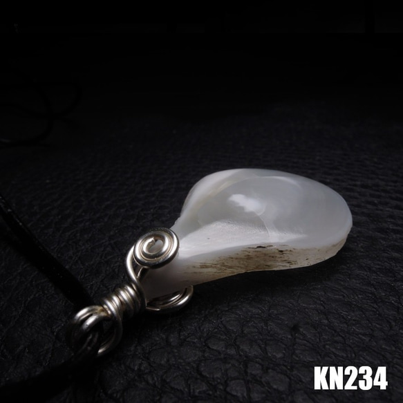 ★超レア★ケオン 原石スライス 研磨 レザーコード ネックレス KN-234 4枚目の画像