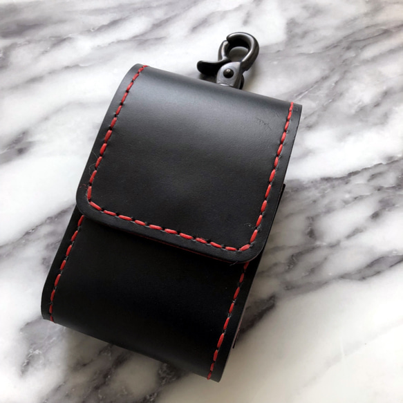 ヌメ革 ブラック×レッド ナスカン カラビナフック付き グローケース