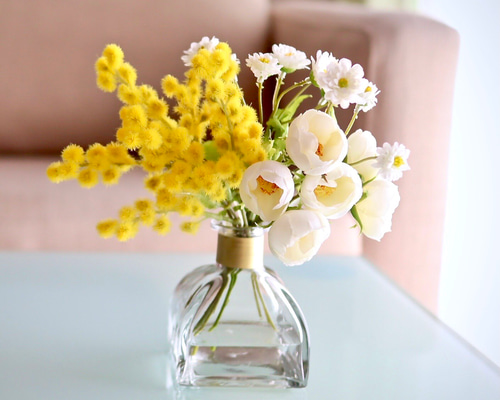 ミモザとブルーミングローズ/水換え不要/ガラス花瓶アンティーク調