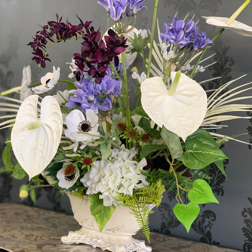 送料無料」アンスリウムとアガパンサスのフラワーアレンジメント
