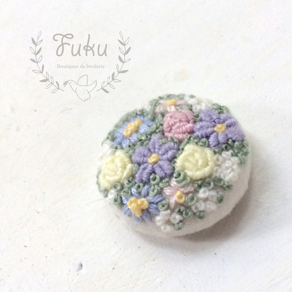 フラワーガーデンS　刺繍くるみボタン　ヘアゴムorブローチ〈大きさ：29mm〉 3枚目の画像