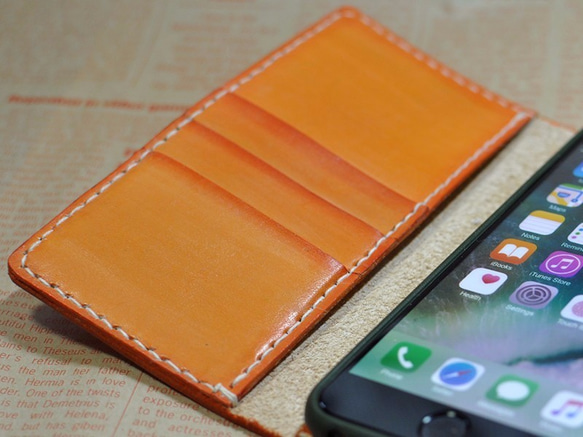 【送料無料】iPhone 7/8 手染めヘアーライン仕上げ　ヌメ革 iPhoneケース 01オレンジ 3枚目の画像