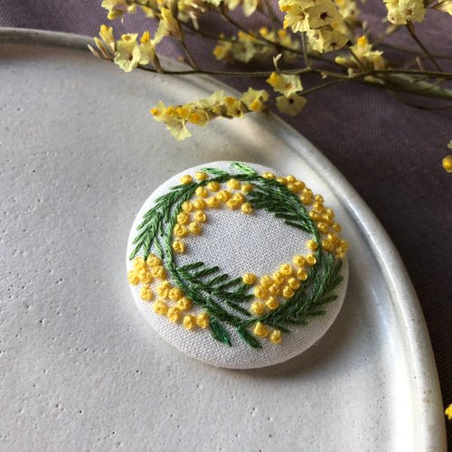 ミモザのリース刺繍ブローチ ブローチ coco 通販 4466527｜Creema  