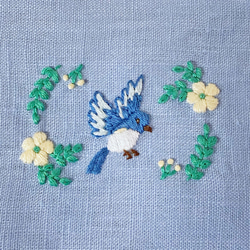 花の周りを舞う青い鳥 刺繍リネンファスナーポーチ 3枚目の画像