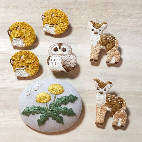 子鹿さんの手刺繍ブローチ ブローチ coco 通販 9501583｜Creema