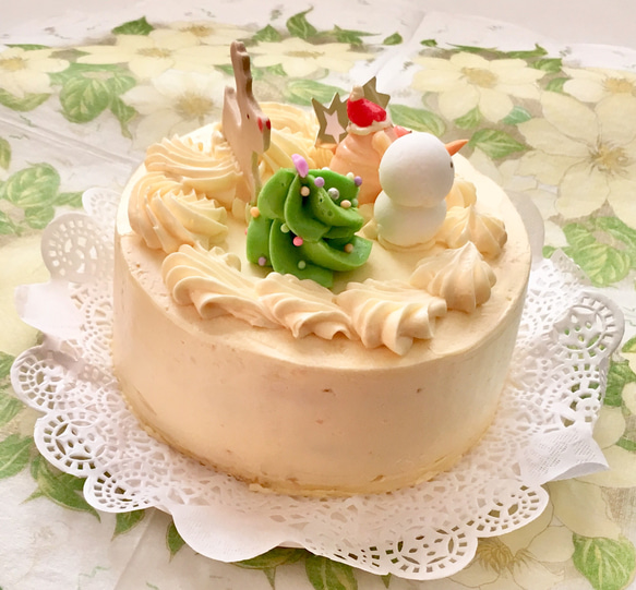 ご予約分 クリーマ限定 ４号こぶたサンタのクリスマスケーキ 2枚目の画像