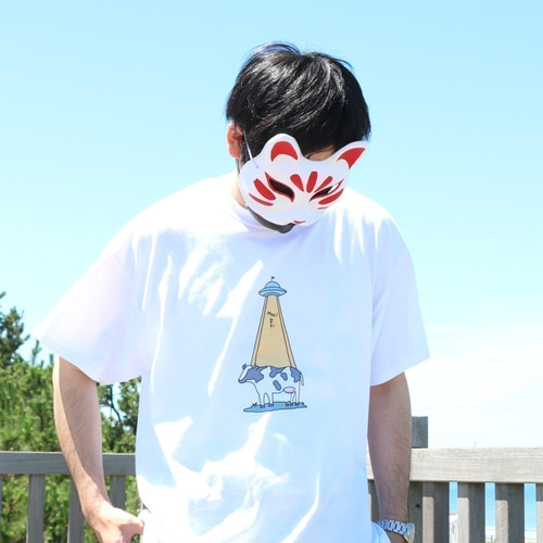 吸引力が足りなかったUFOと牛T【ユニセックス】 Tシャツ うわ