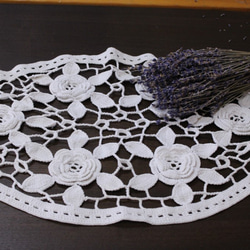 フランスアンティークの楕円形手編みレース 4枚目の画像