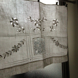 アンティークレースと刺繍のカフェカーテン 1枚目の画像