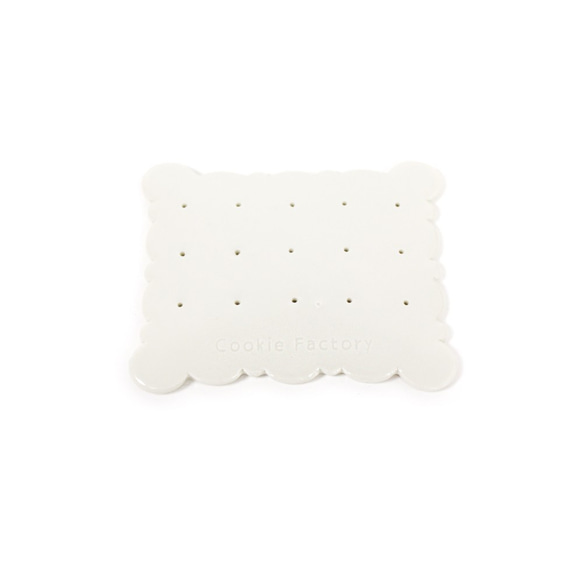 手工白瓷耳環收納與展示架 純白瓷 Pillow雲朵枕頭造型 一只餅乾 第3張的照片