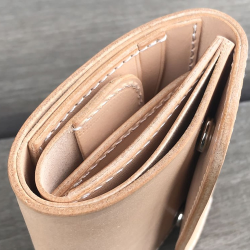 コンパクトミニウォレット イタリアンレザー、生成りのヌメ革使用 日本