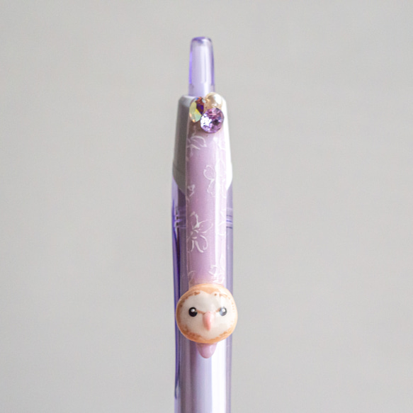 メンフクロウ(レース風フラワー) 立体ストーン付 アートボールペン デコボールペン 2枚目の画像