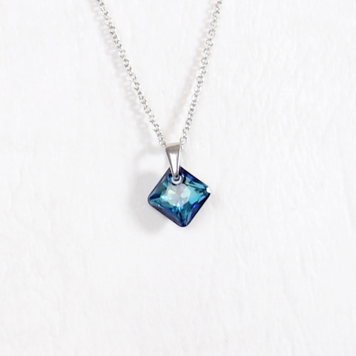 充実の品 海色ネックレス スワロフスキーバミューダブルー ネックレス アクセサリー