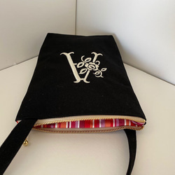 選べるイニシャル刺繍の帆布の ミニサコッシュ薔薇の刺繍 2枚目の画像