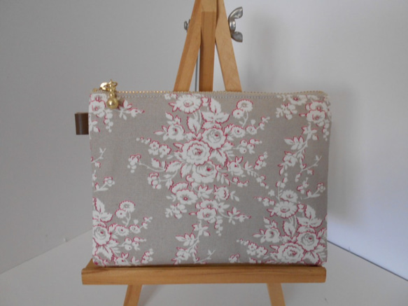 フランス布の復刻版お花のポーチ　ベージュ１４㎝ 1枚目の画像