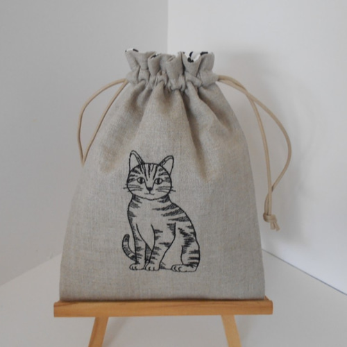 おすまし猫さんのリネンの刺繍巾着ポーチ 中 大 黒 巾着袋 もちぶくろ 