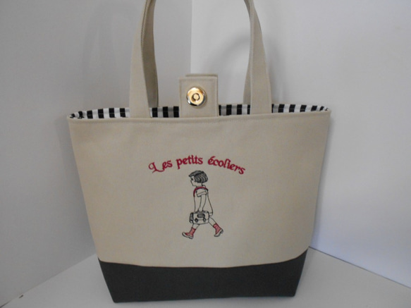 フランスの通学の女の子刺繍の帆布のトートバッグ　ホックとポケット付き 2枚目の画像