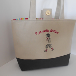 フランスの通学の女の子刺繍の帆布のトートバッグ　ホックとポケット付き 5枚目の画像