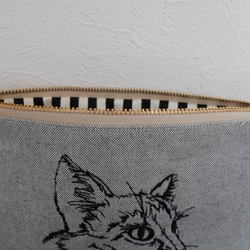 ダンガリーの刺繍のポーチ男前？の猫さん20㎝ 3枚目の画像