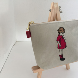 刺繍の帆布のポーチ 可愛いフランスの女の子レッド １６㎝　１８㎝　２０㎝ 3枚目の画像