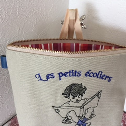 通学のフランスの女の子刺繍の帆布のポーチブルー18㎝ 4枚目の画像