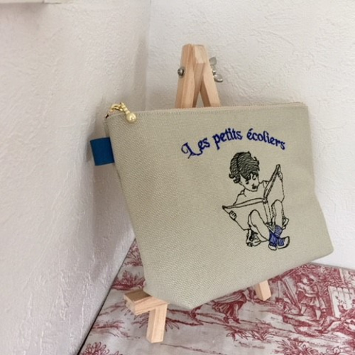フランスアンティーク　女の子と男の子が白布にブルー糸で刺繍されてます可愛いです！ フランスアンティーク 女の子と男の子が白布にブルー糸で刺繍