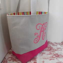 選べるヴィンテージイニシャル刺繍の帆布のトートバッグ　ピンク 2枚目の画像