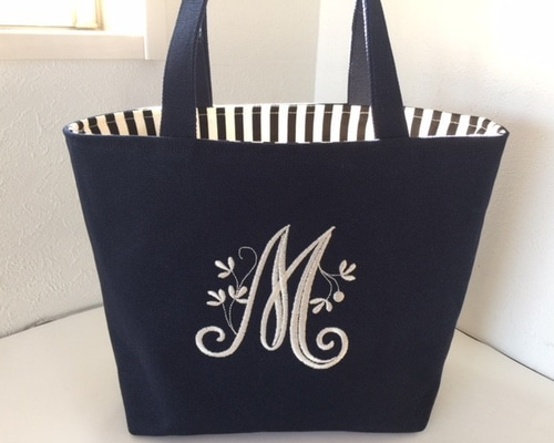 選べるヴィンテージイニシャル刺繍の帆布のトートバッグ 紺色