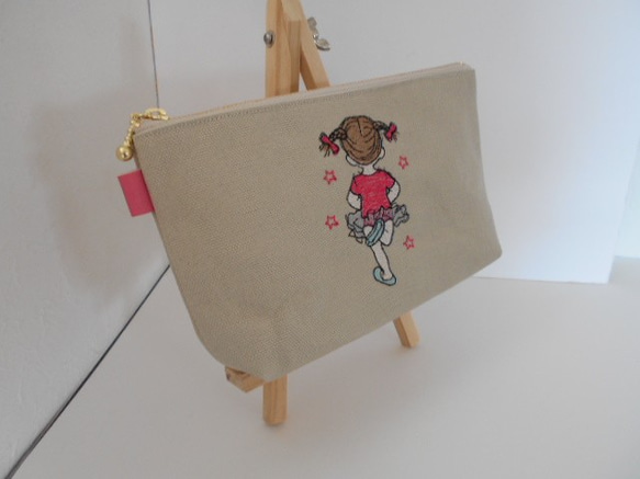 刺繍の帆布のペンケース後ろ姿が可愛いバレリーナの女の子　ピンク 2枚目の画像